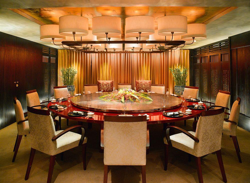 מוסקט Al Bustan Palace, A Ritz-Carlton Hotel מראה חיצוני תמונה A private dining room at a restaurant in Hong Kong