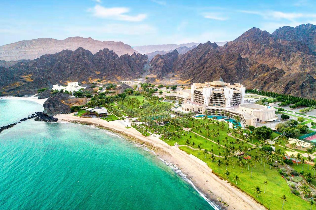 מוסקט Al Bustan Palace, A Ritz-Carlton Hotel מראה חיצוני תמונה The Oberoi Beach, Muscat