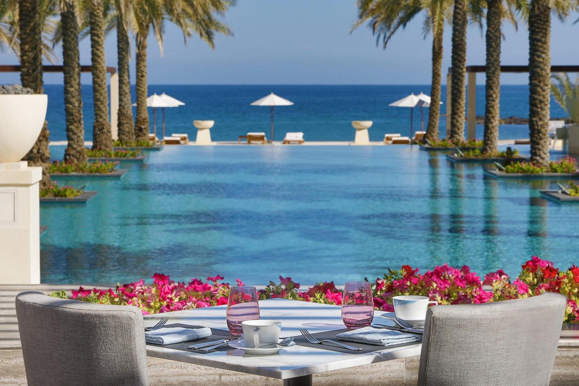 מוסקט Al Bustan Palace, A Ritz-Carlton Hotel מראה חיצוני תמונה The Cove Rotana Resort