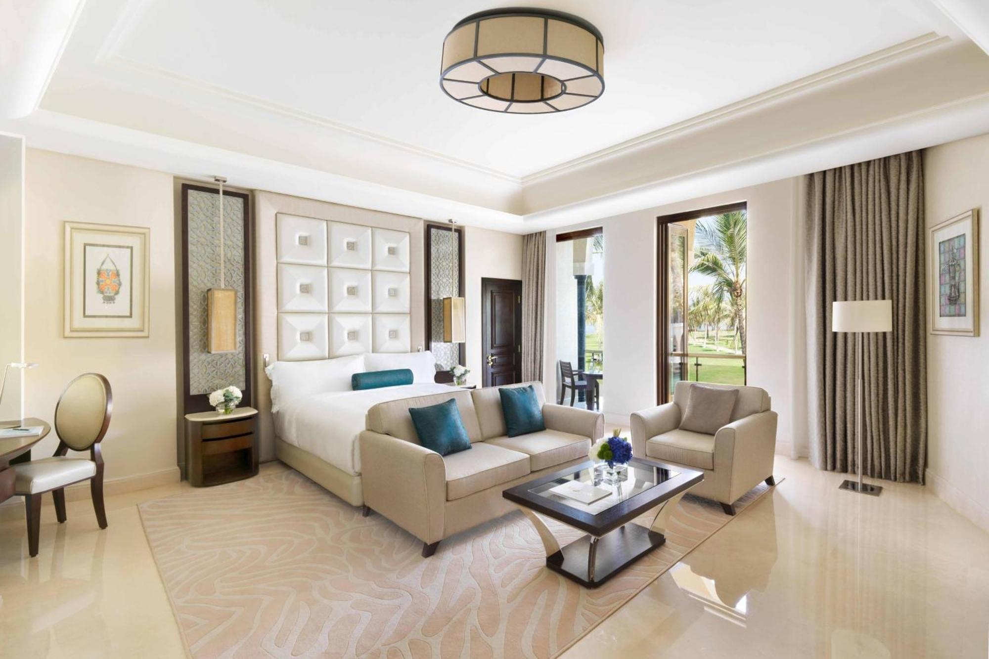מוסקט Al Bustan Palace, A Ritz-Carlton Hotel מראה חיצוני תמונה A suite at the hotel