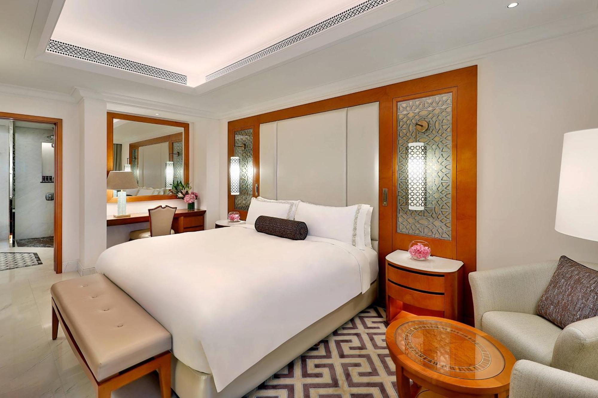 מוסקט Al Bustan Palace, A Ritz-Carlton Hotel מראה חיצוני תמונה A room at the Taj Mahal Palace