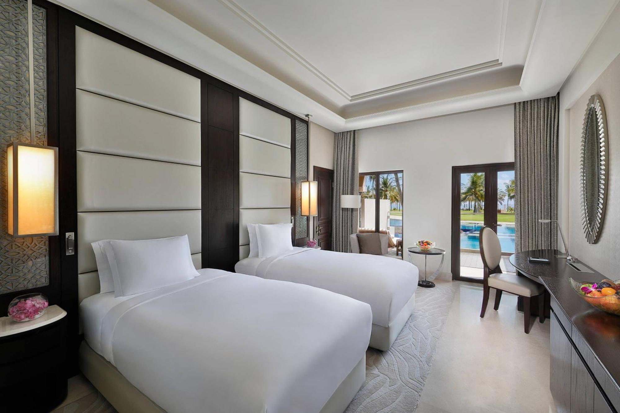 מוסקט Al Bustan Palace, A Ritz-Carlton Hotel מראה חיצוני תמונה Deluxe Pool Access Room