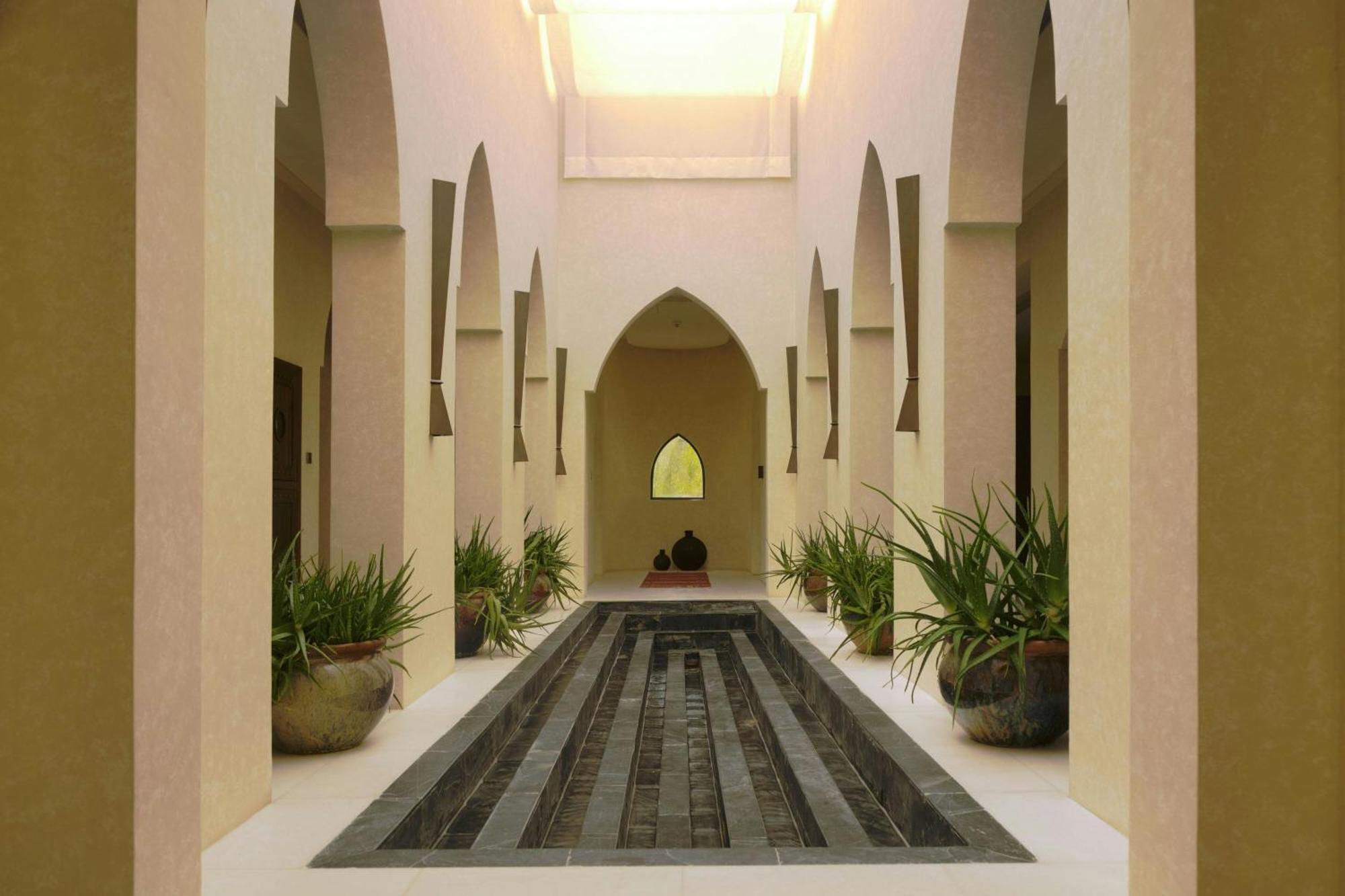 מוסקט Al Bustan Palace, A Ritz-Carlton Hotel מראה חיצוני תמונה The interior of the hotel