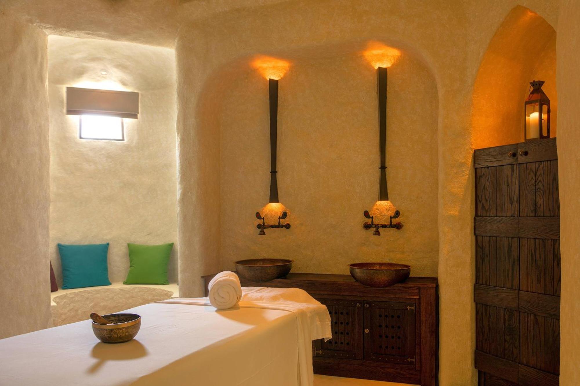 מוסקט Al Bustan Palace, A Ritz-Carlton Hotel מראה חיצוני תמונה Spa at the Royal Spa at The Royal, Marrakech