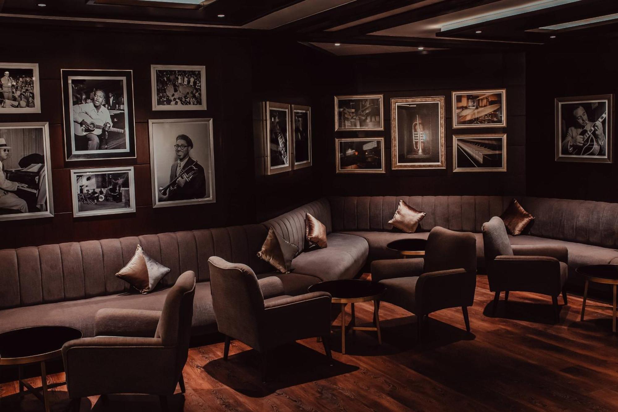 מוסקט Al Bustan Palace, A Ritz-Carlton Hotel מראה חיצוני תמונה The interior of the lounge