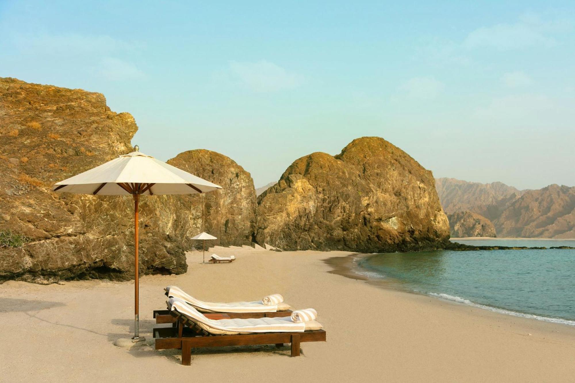 מוסקט Al Bustan Palace, A Ritz-Carlton Hotel מראה חיצוני תמונה Beach at the Chedi Muscat